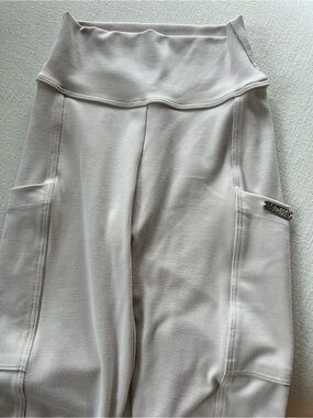 Bombshell Sportswear Discontinued Ribbed Legging